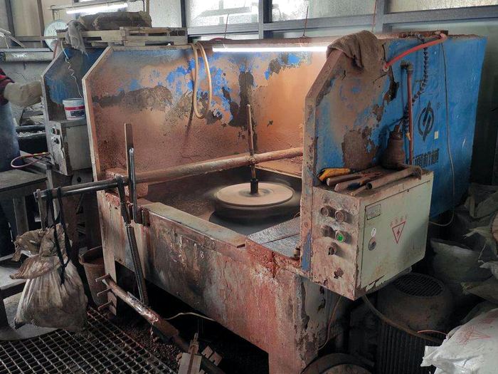 Flat polishing line for crystal blanks and award plaques