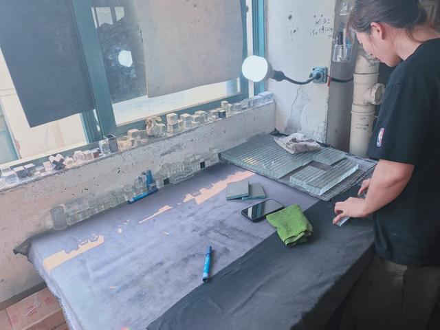Crystal blanks inspected under 6000K white light